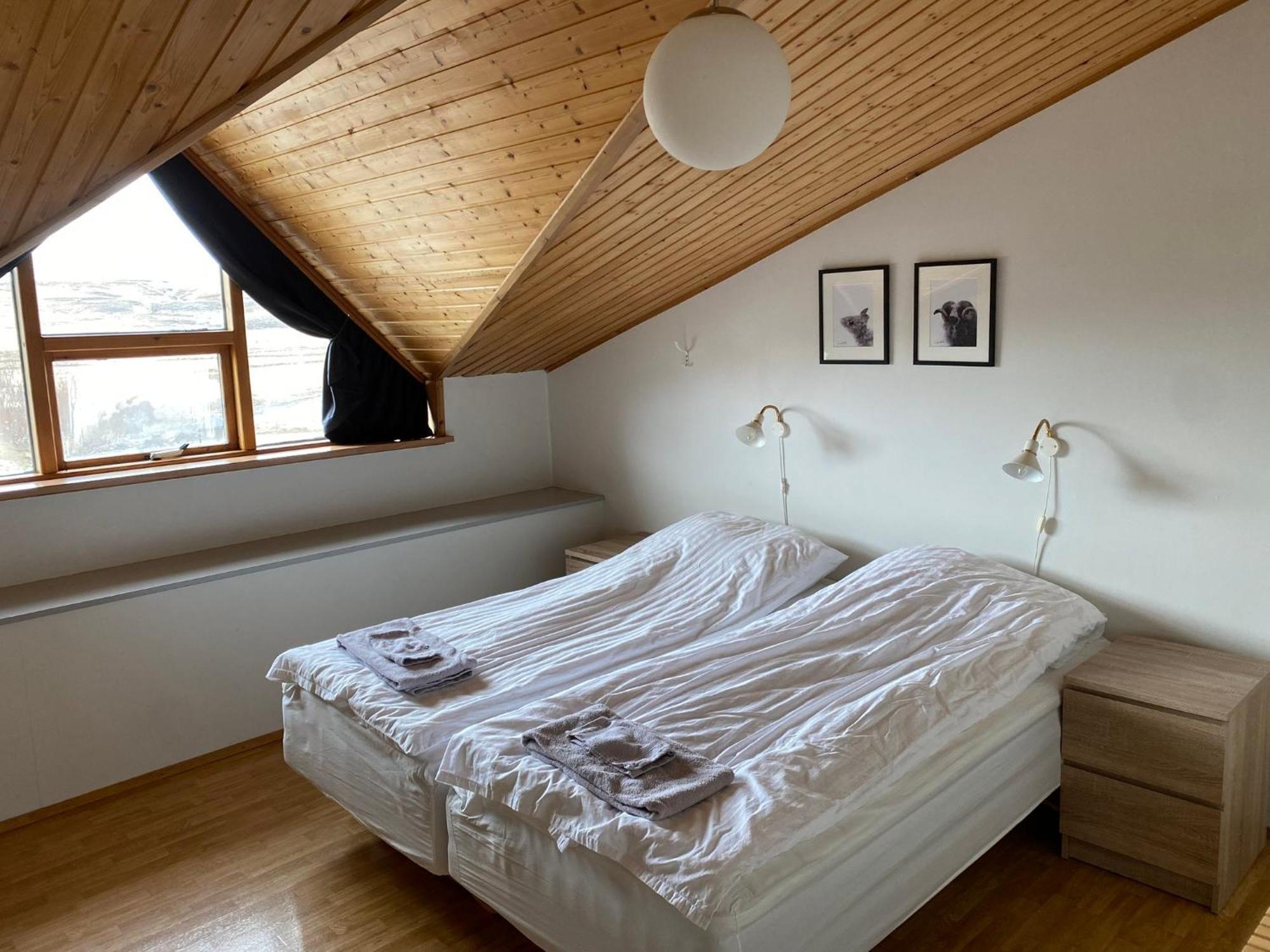 Bakkafloet Guesthouse Varmahlid  Bagian luar foto