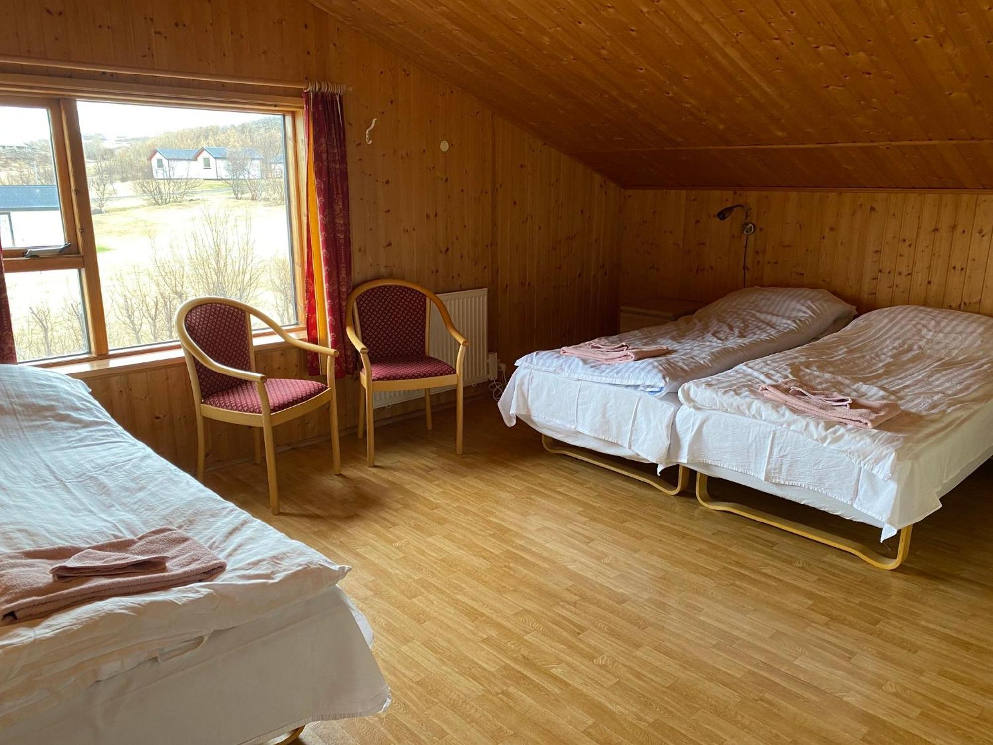 Bakkafloet Guesthouse Varmahlid  Bagian luar foto