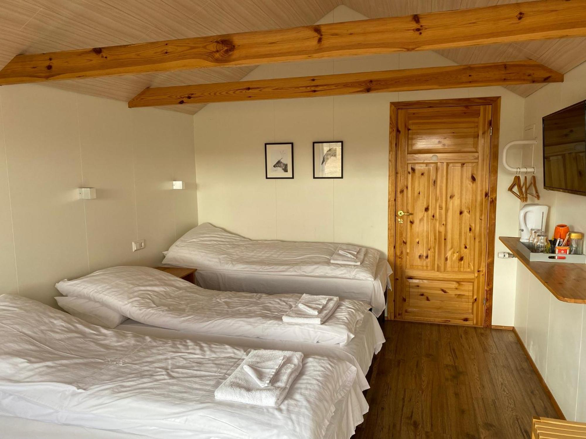 Bakkafloet Guesthouse Varmahlid  Bagian luar foto
