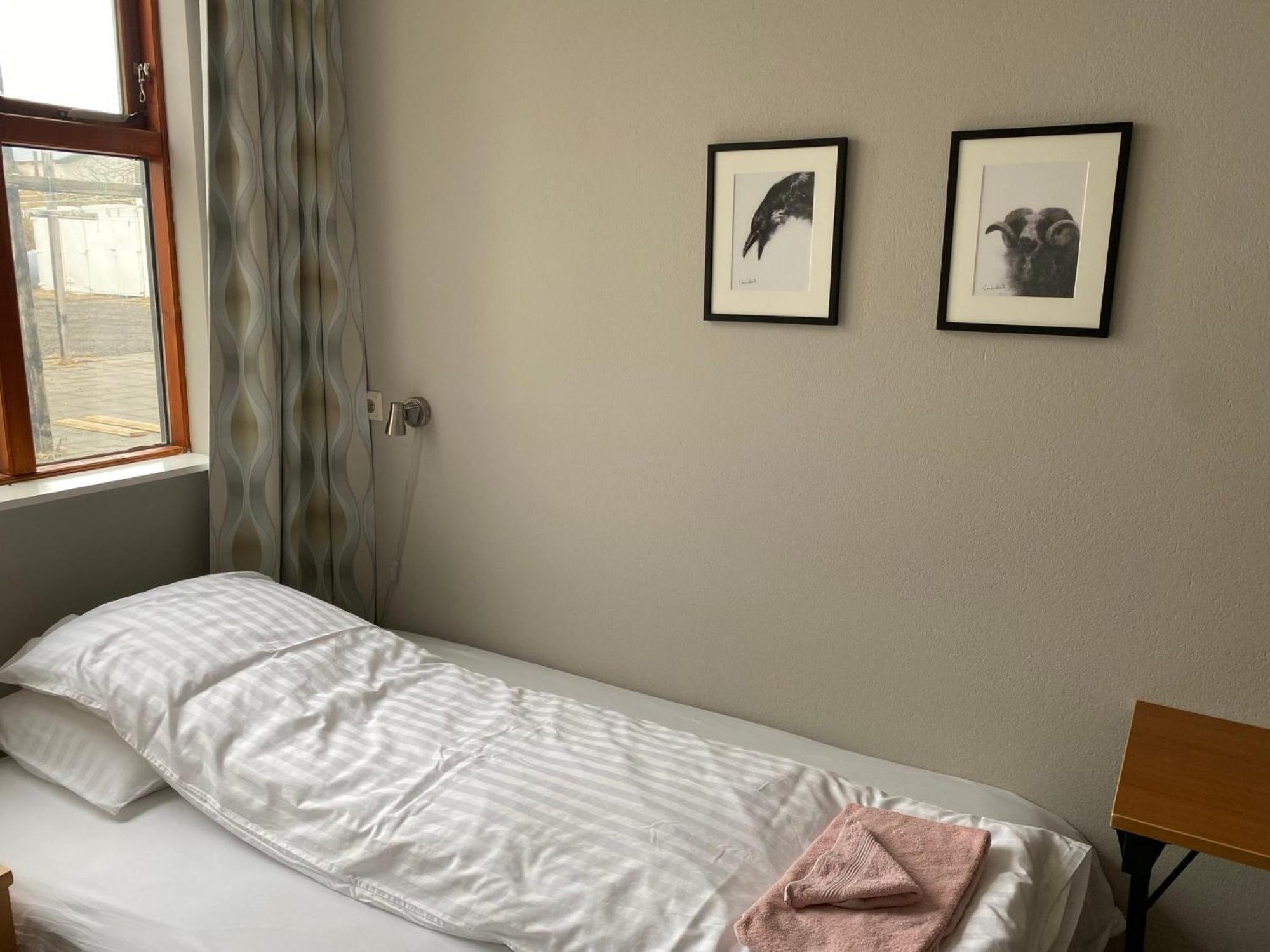 Bakkafloet Guesthouse Varmahlid  Bagian luar foto