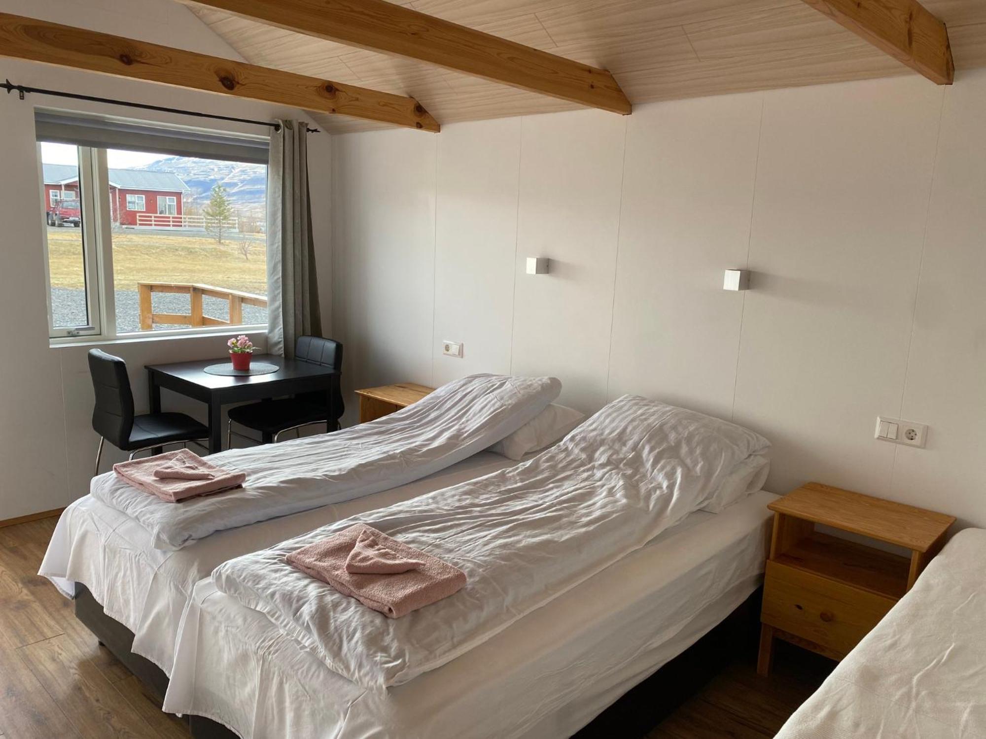 Bakkafloet Guesthouse Varmahlid  Bagian luar foto
