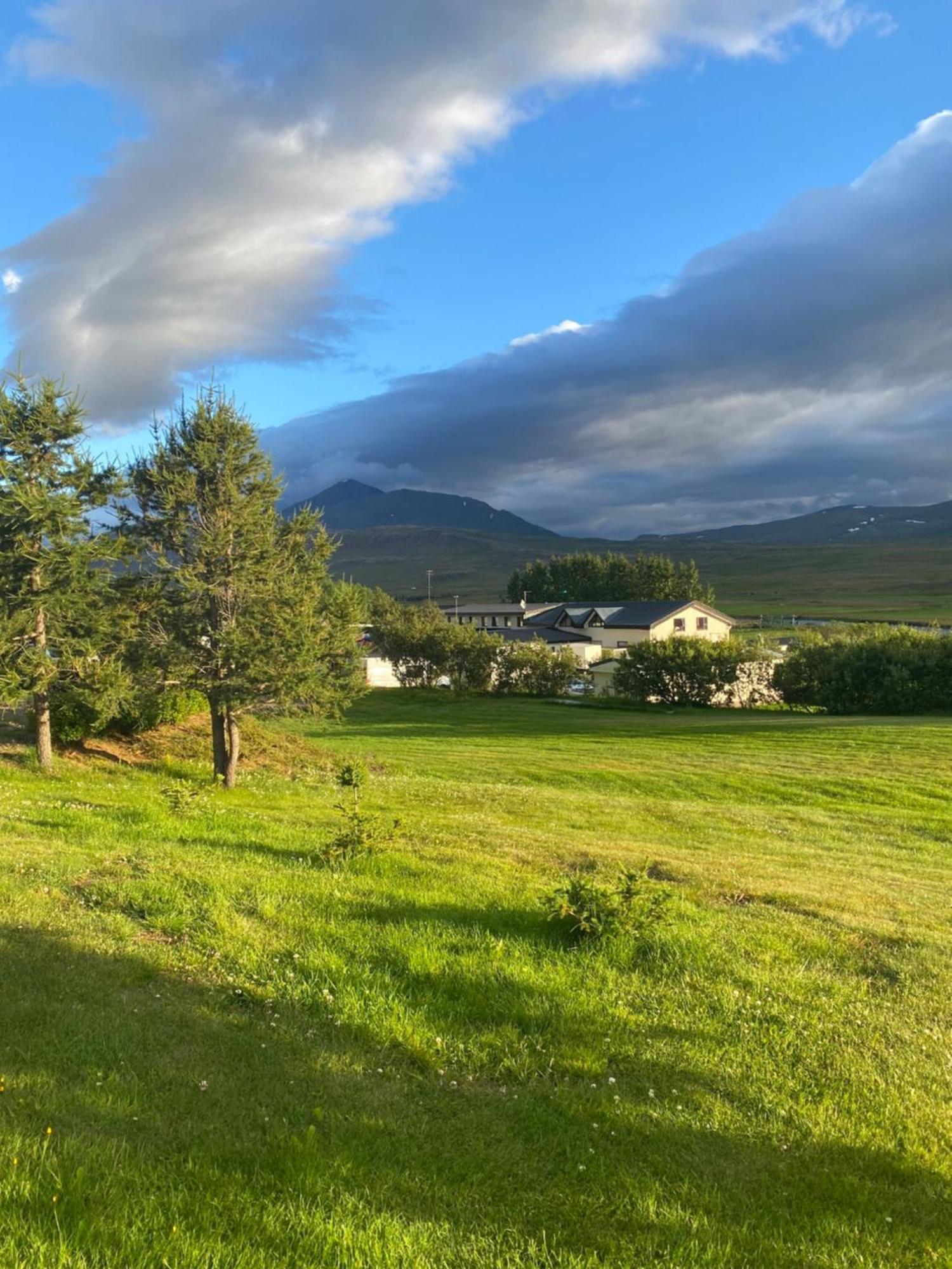 Bakkafloet Guesthouse Varmahlid  Bagian luar foto